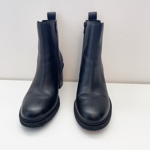 Vionic Truckee Black Leather Ankle Booties weather proof heeled boots size 9 EUC - Picture 9 of 15